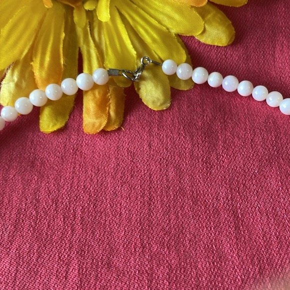 Mother Of Pearl Necklace - Picture 4 of 7